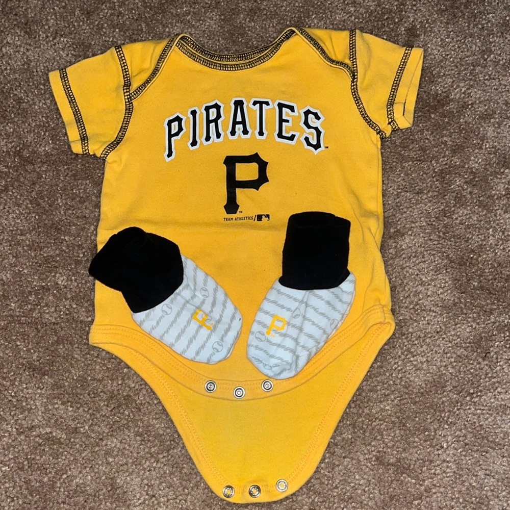 MLB Pittsburgh Pirates onesie+booties